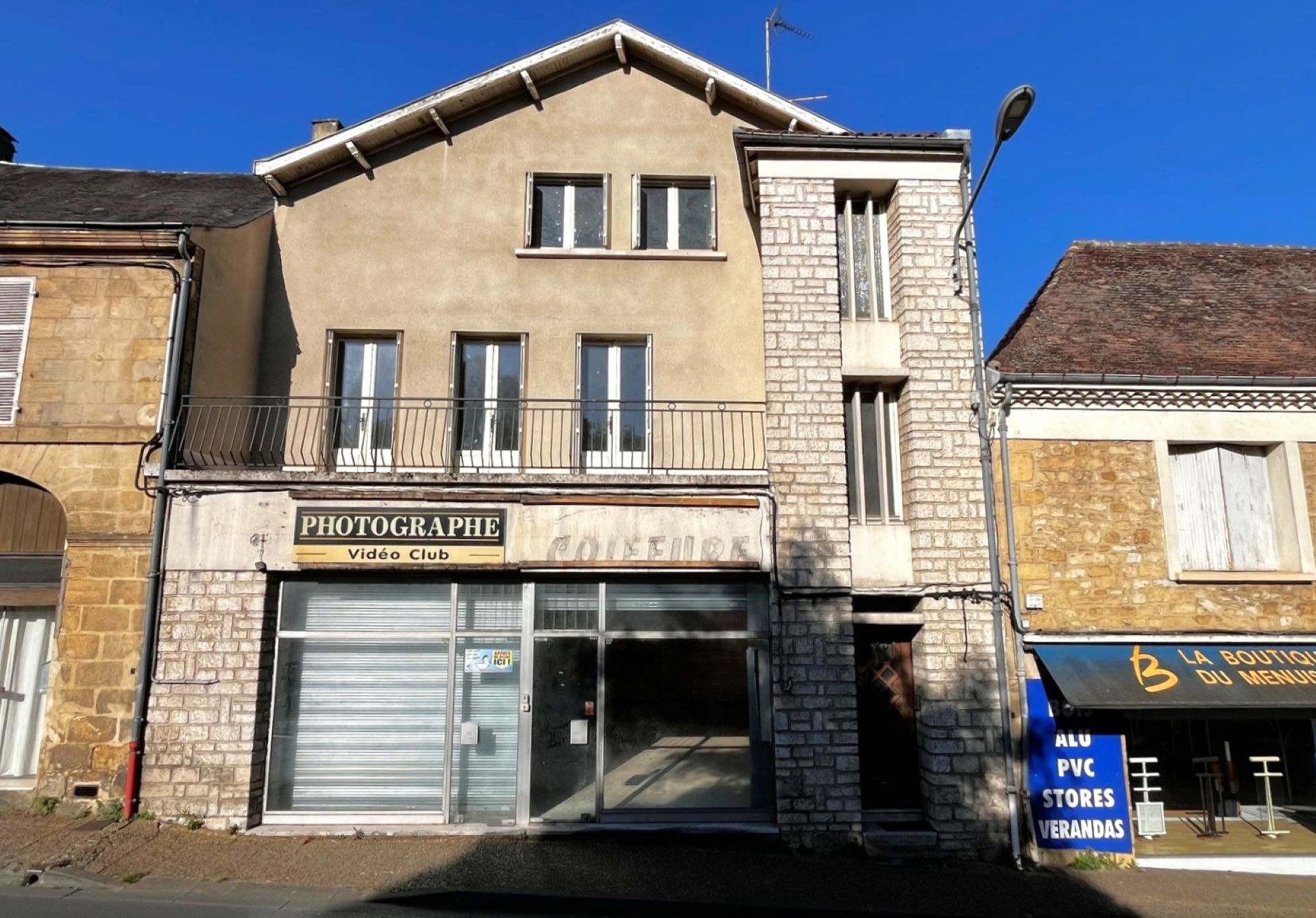 Immeuble à vendre, usage habitation et commerce, mitoyen de