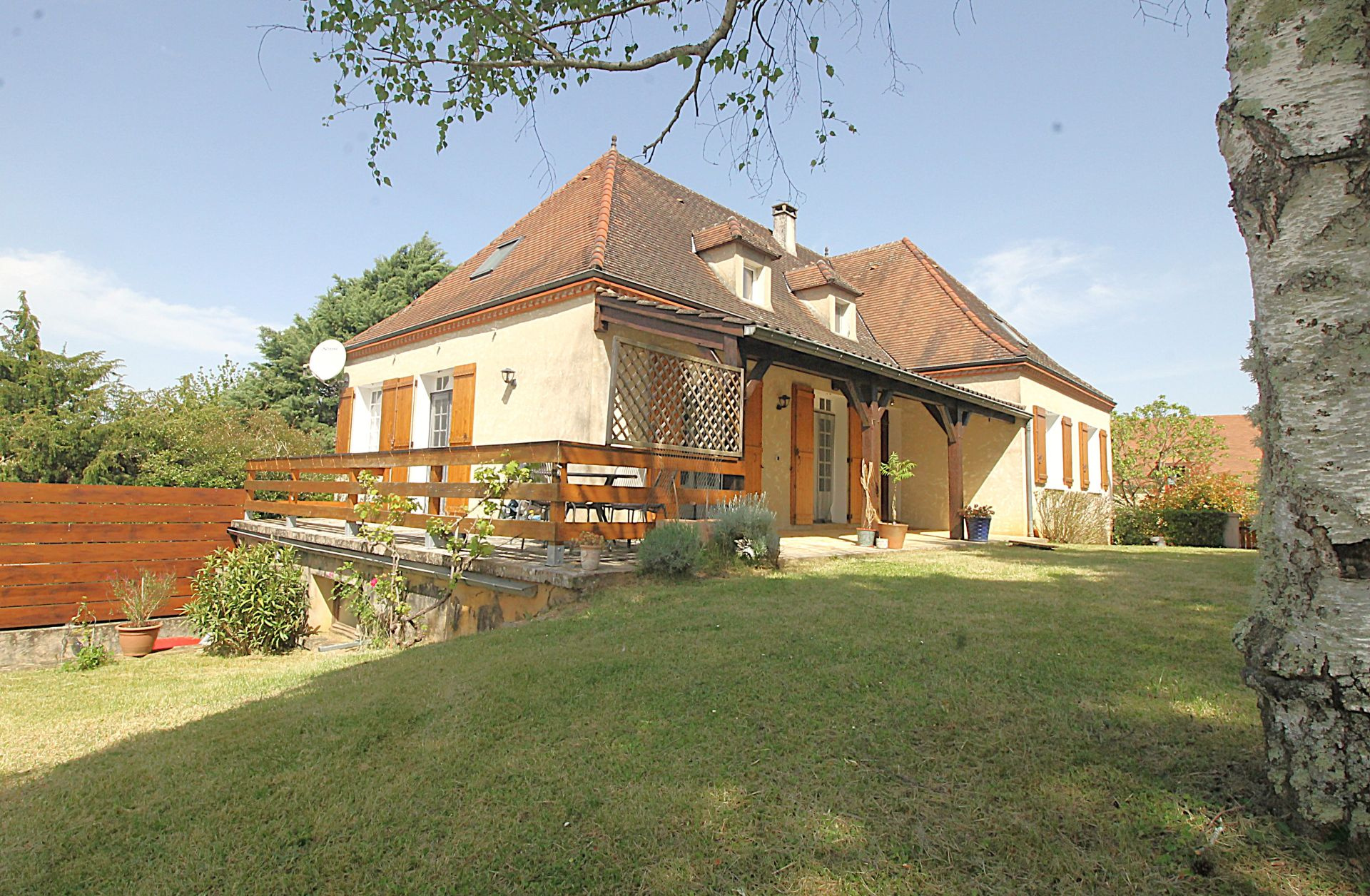 Maison de ville rénovée, à vendre, dans un quartier calme et